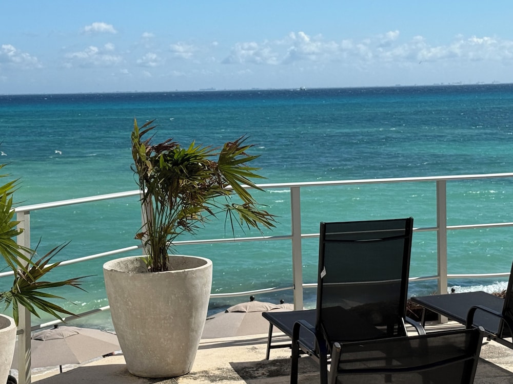 Luciana Hotel & Beach Club by Kavia 73/76