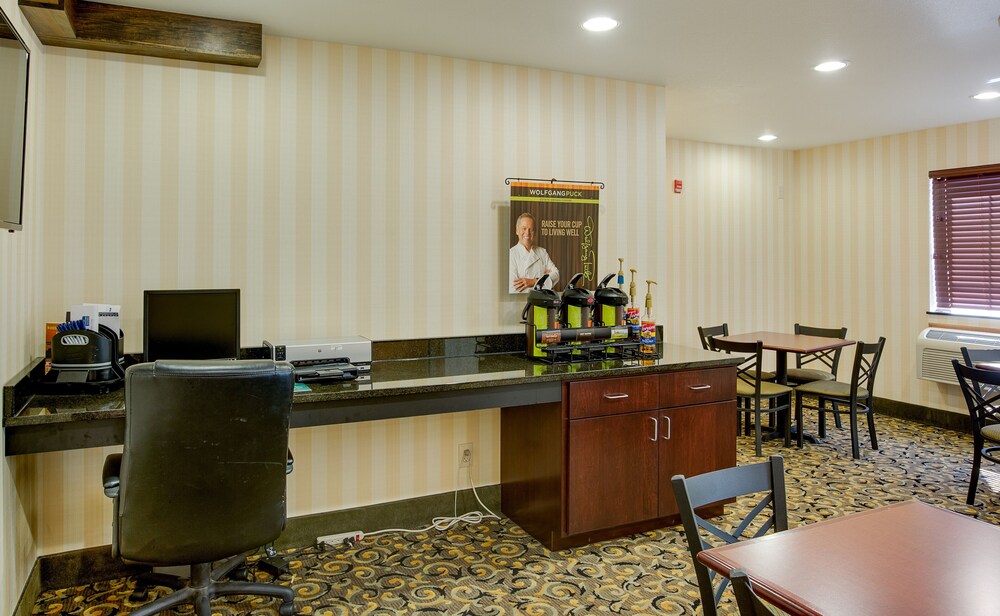 Cobblestone Inn & Suites - Clintonville 38/50