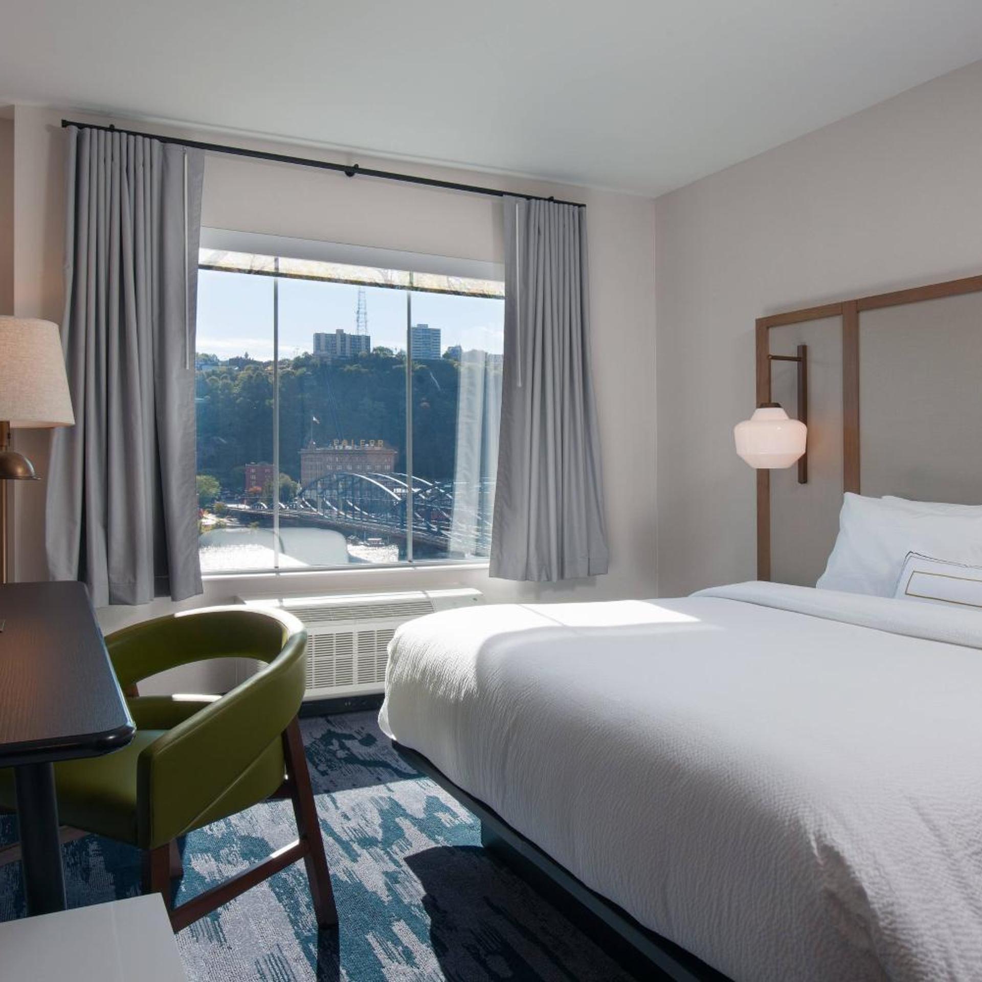 Guest Room, King Bed, Water View, Large
