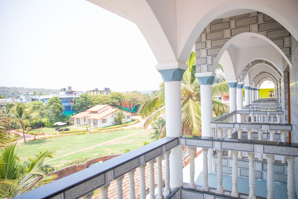 Larios Beach Holidays 46/50