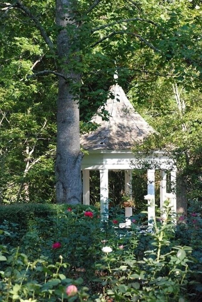 Monmouth Historic Inns And Gardens 65/72