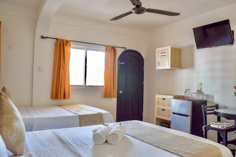 Hotel & Suites Bucaneros, Isla Mujeres 21/48