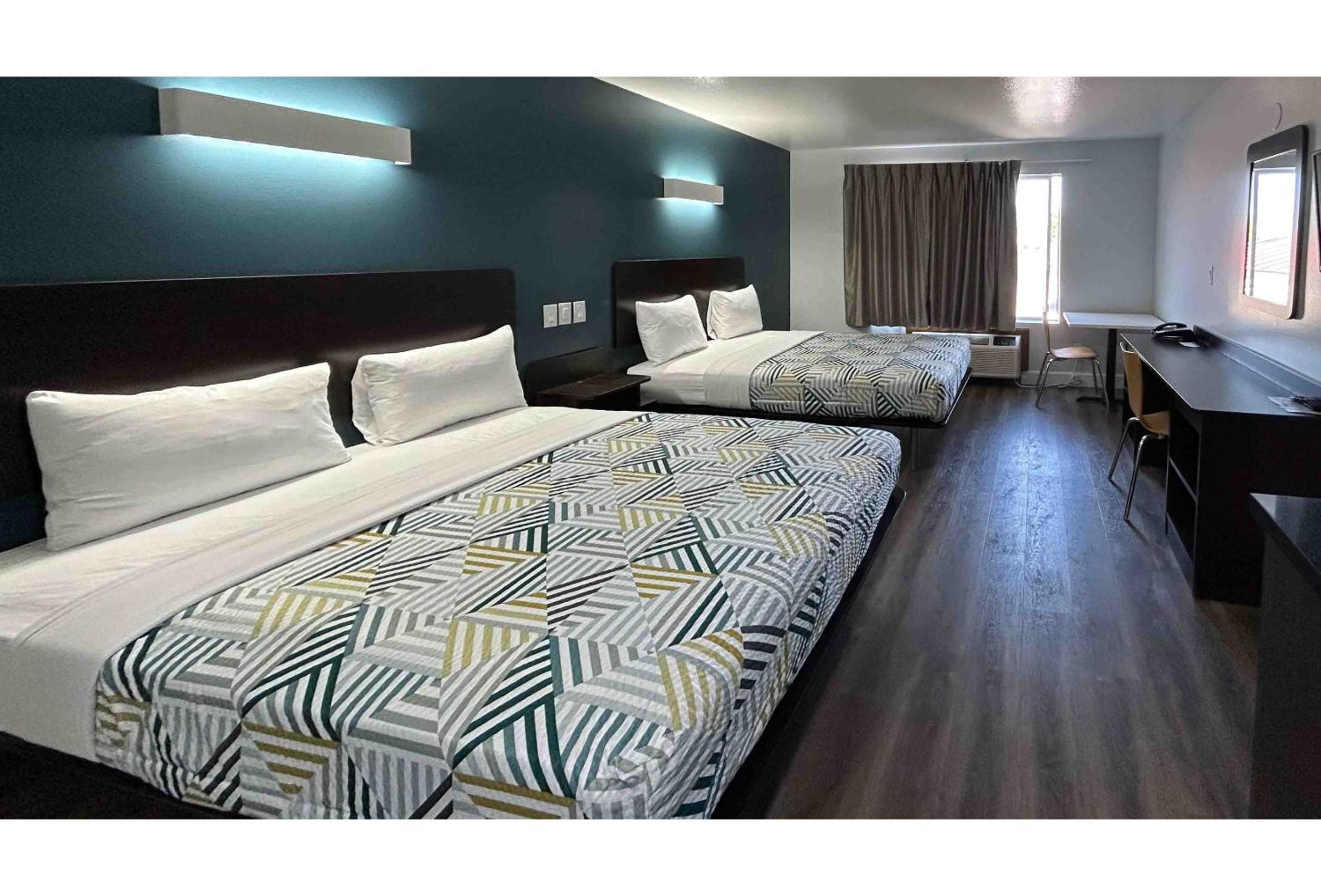 Studio6 Suites Hesperia, CA - West Main Street - I-15 16/33