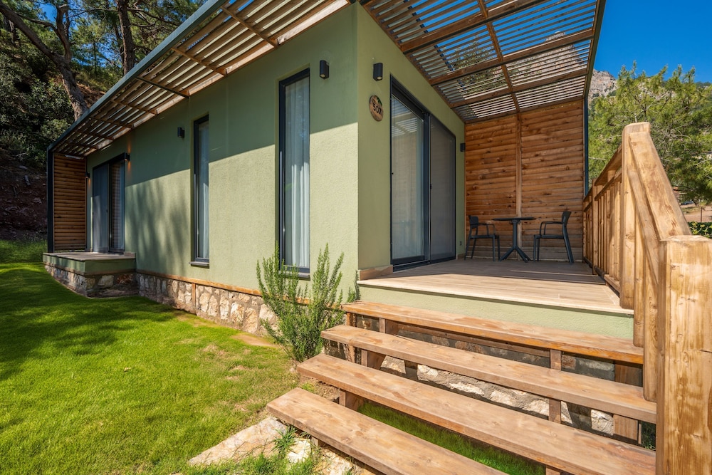 Sea Valley Lodge 24/50