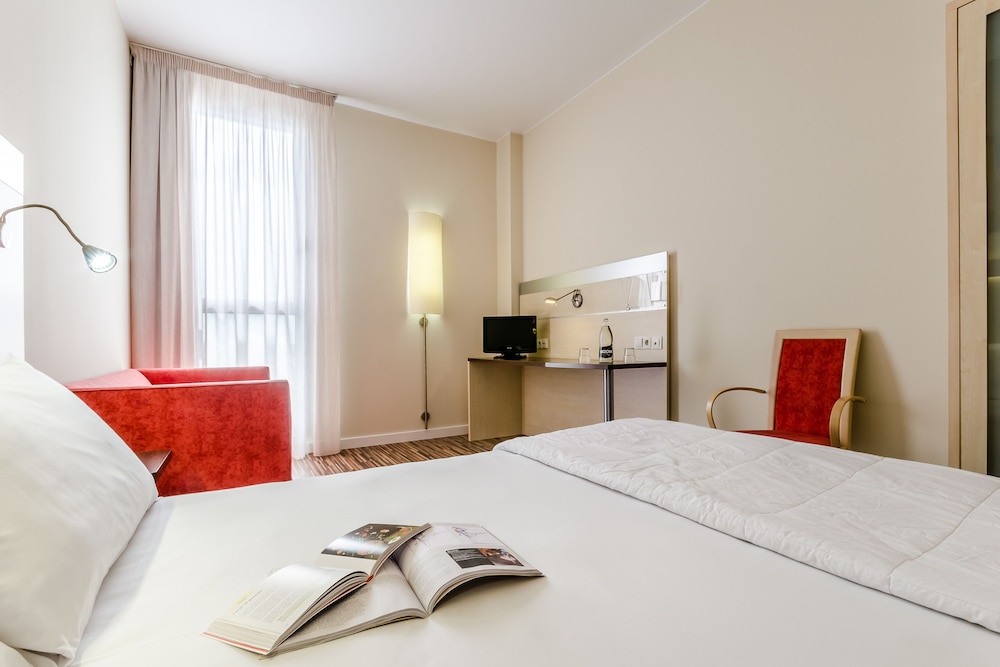 ROOM, SINGLE, DOUBLE BED