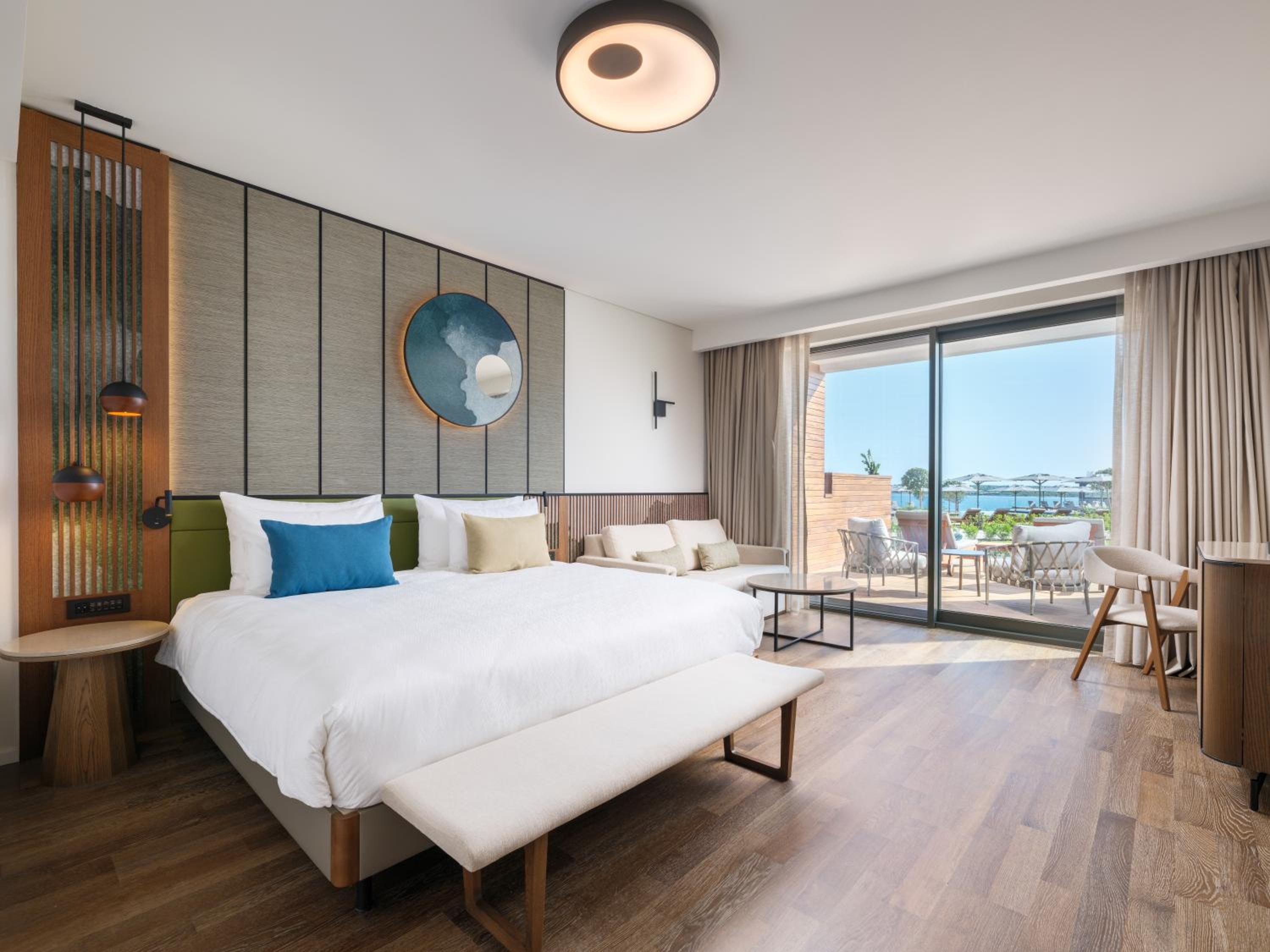Deluxe Double 4 Swim Up Room Sea Side (Community Zone)