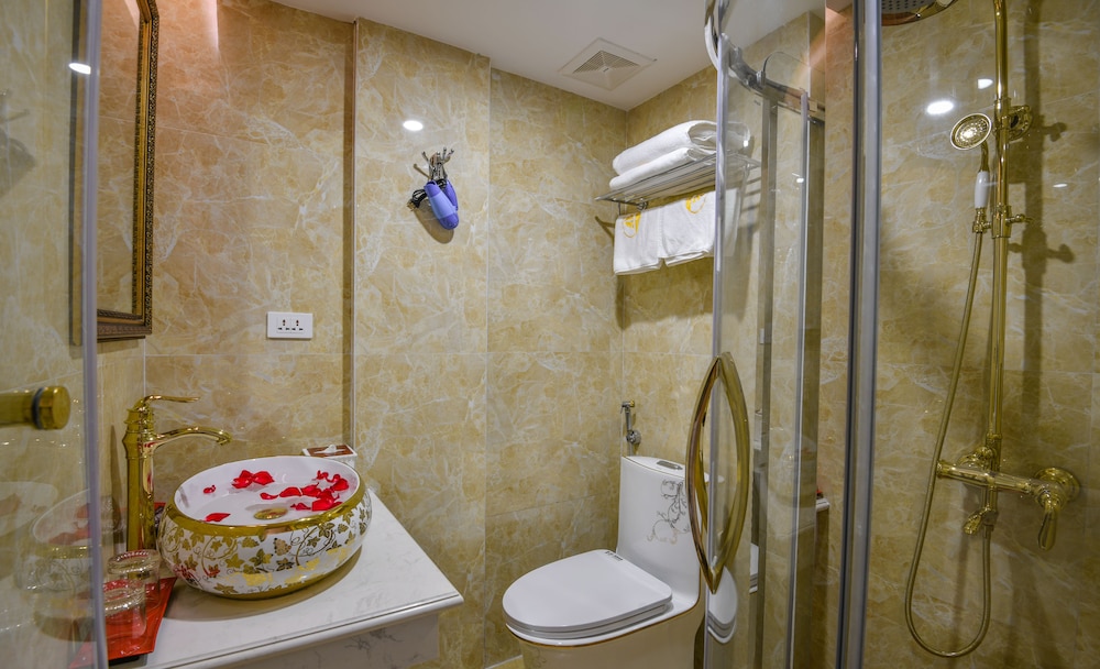 Golden Sail Hotel 24/28