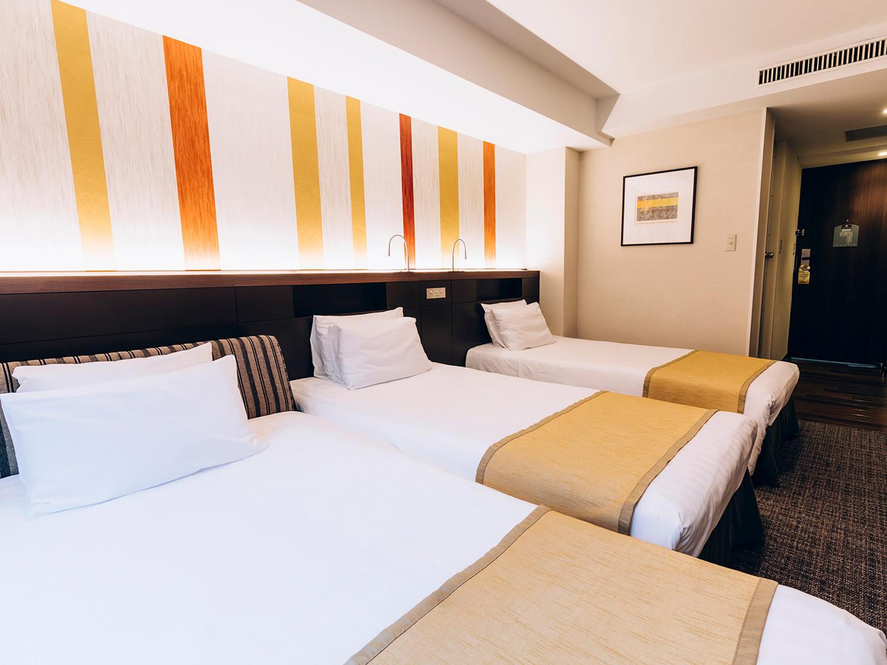 Room, Triple