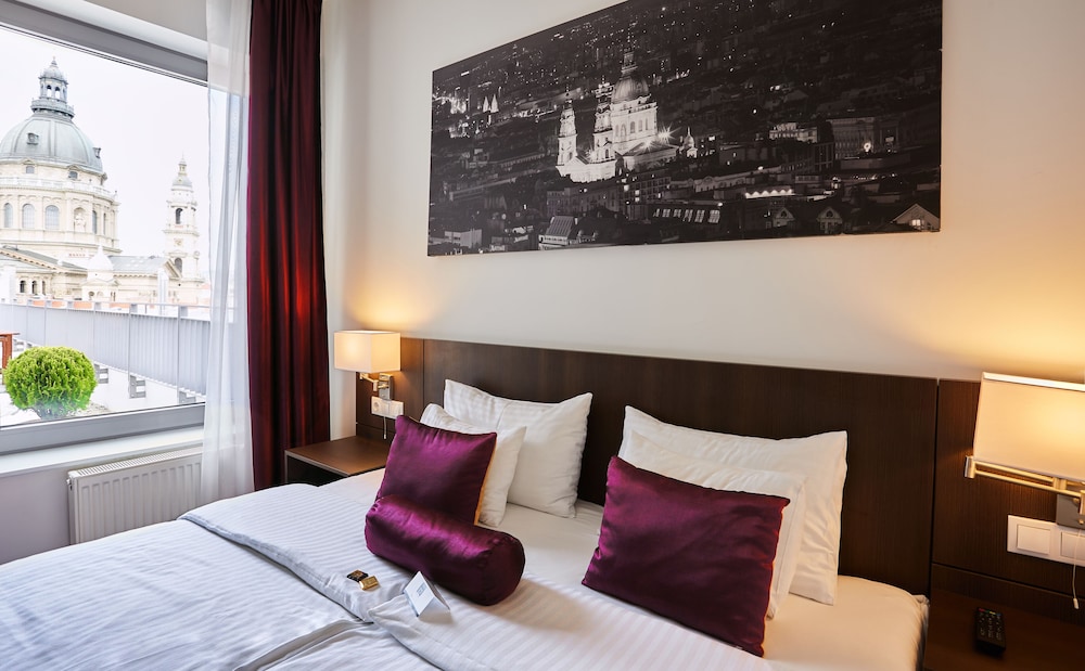 12 Revay Hotel 35/62