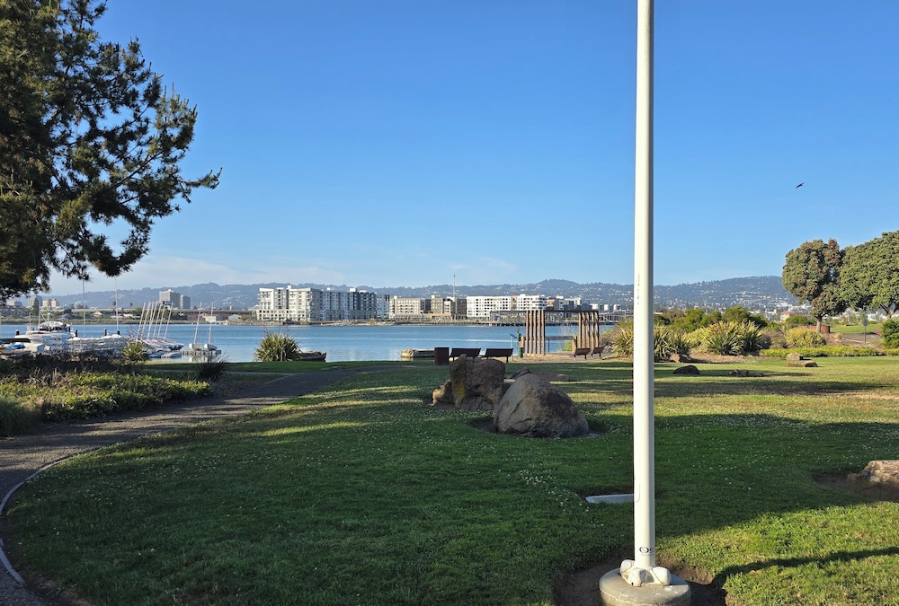Marina Village Inn 37/50