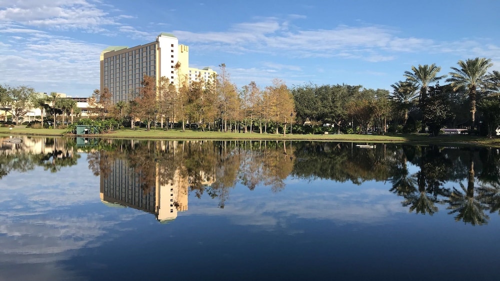 Rosen Plaza Hotel 65/68