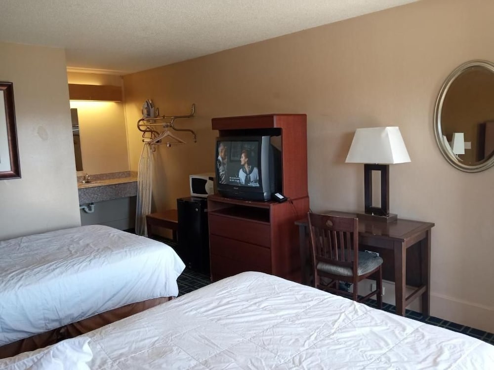 Hilltop Inn 10/38