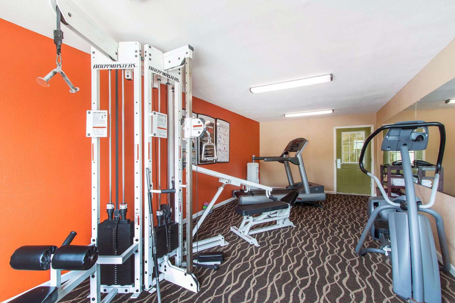 Quality Inn & Suites I-35 Near Frost Bank Center San Antonio, TX 19/33