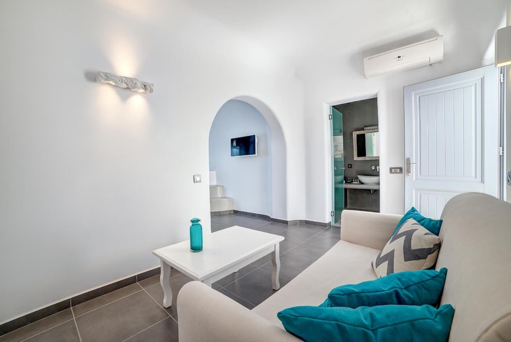 Unique Suites 29/50