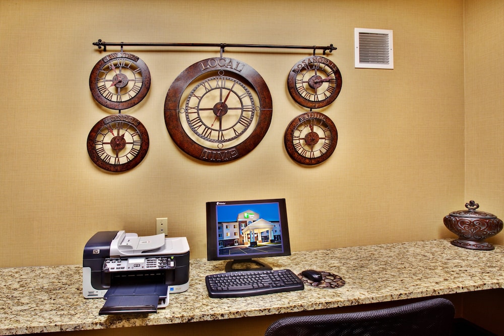 Holiday Inn Express Hotel & Suites Dubuque-West 28/51