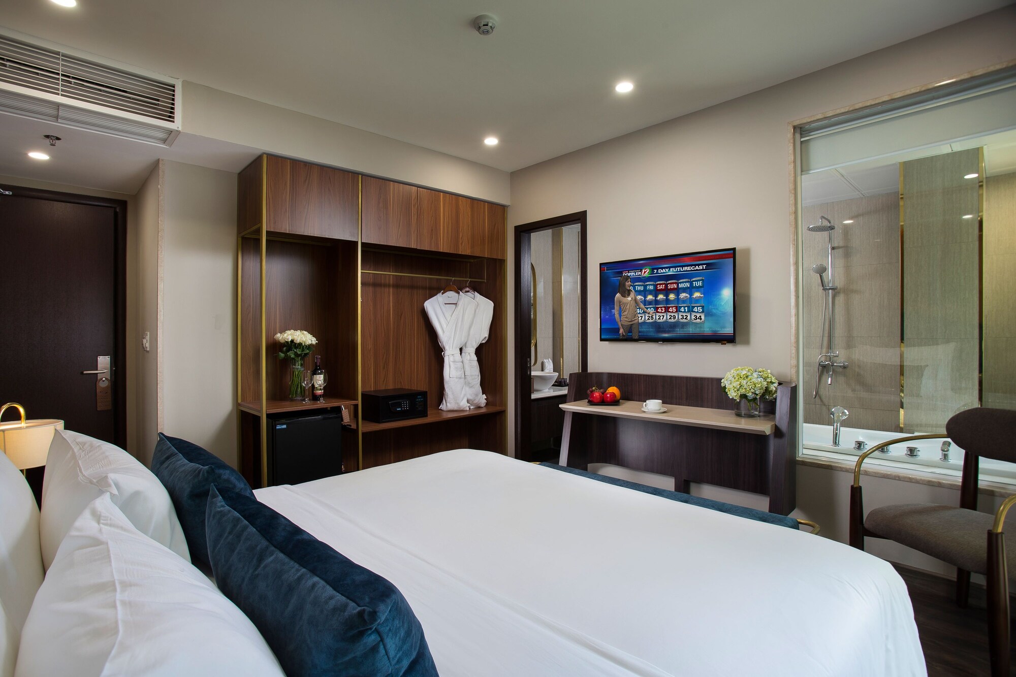 EXECUTIVE, SUITE, CITY VIEW, BALCONY