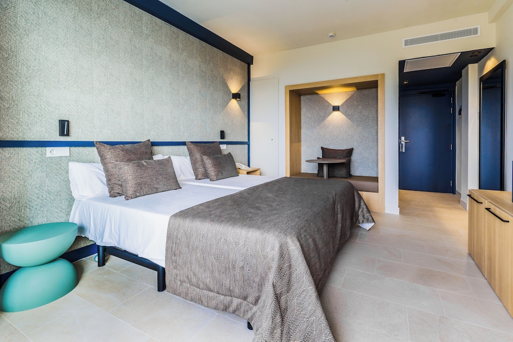 SUPERIOR, DOUBLE OR TWIN BED, BALCONY