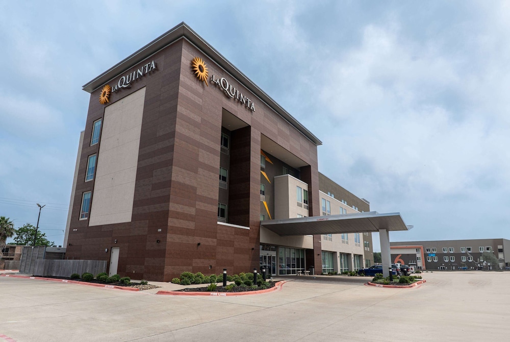 La Quinta Inn & Suites by Wyndham Corpus Christi Southeast 52/56