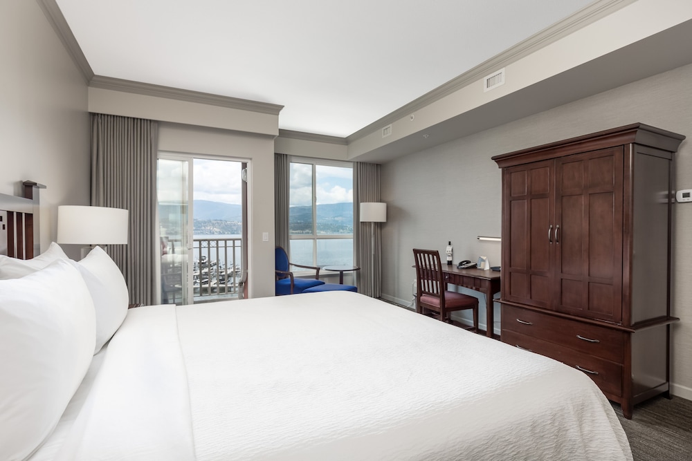 DELUXE, KING BED, LAKE SIDE