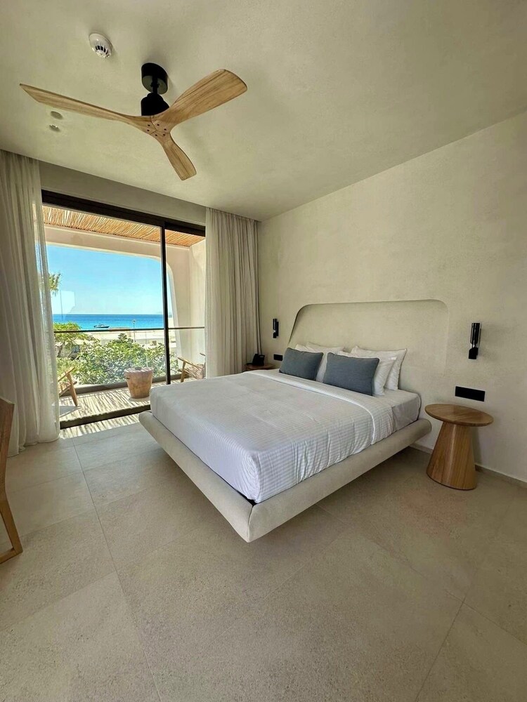 SUITE, SEA VIEW