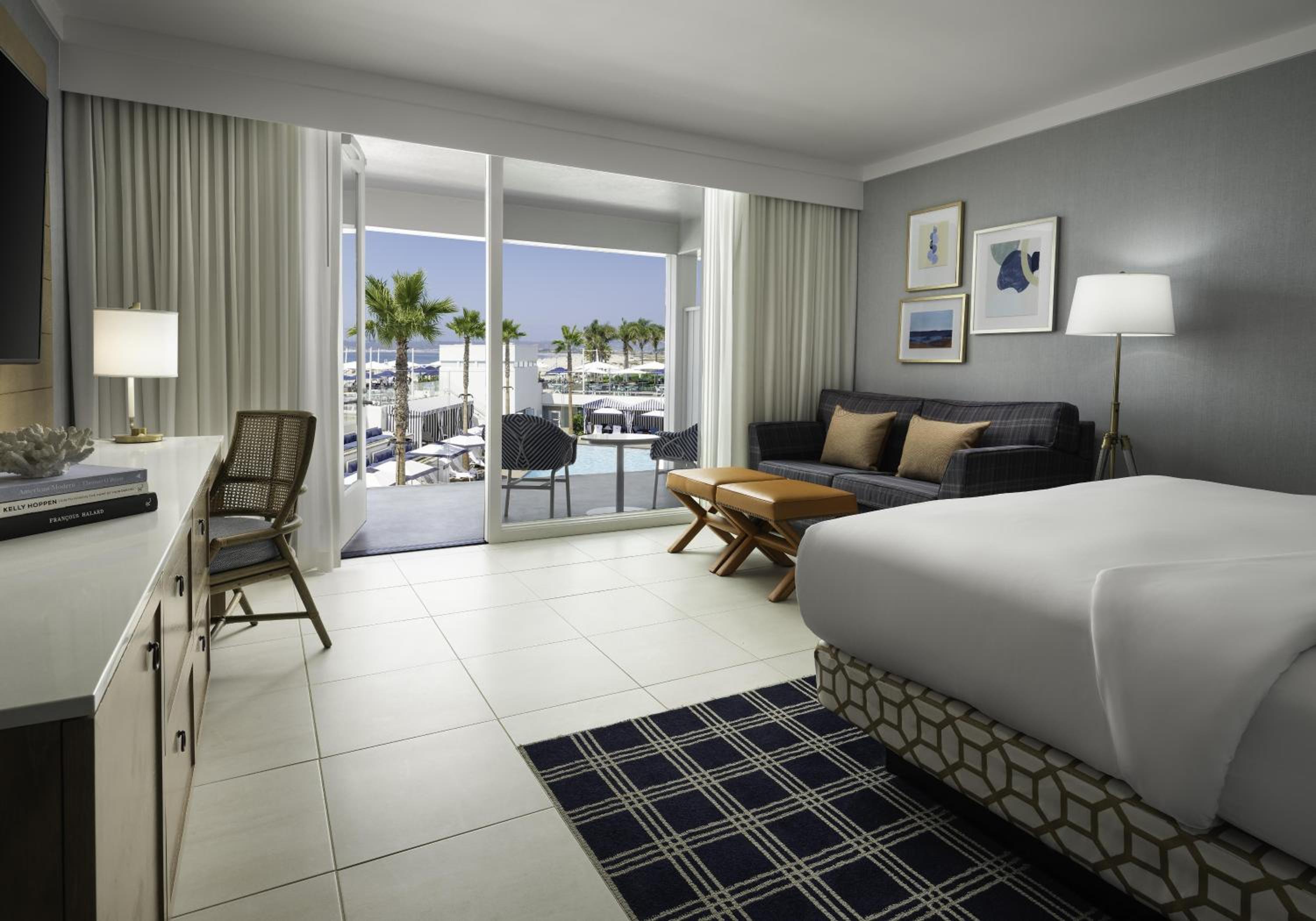 Cabana, King Bed, Pool View, Sofa