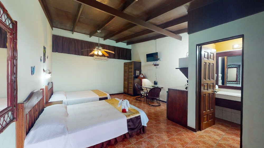 Arenal Lodge 13/73