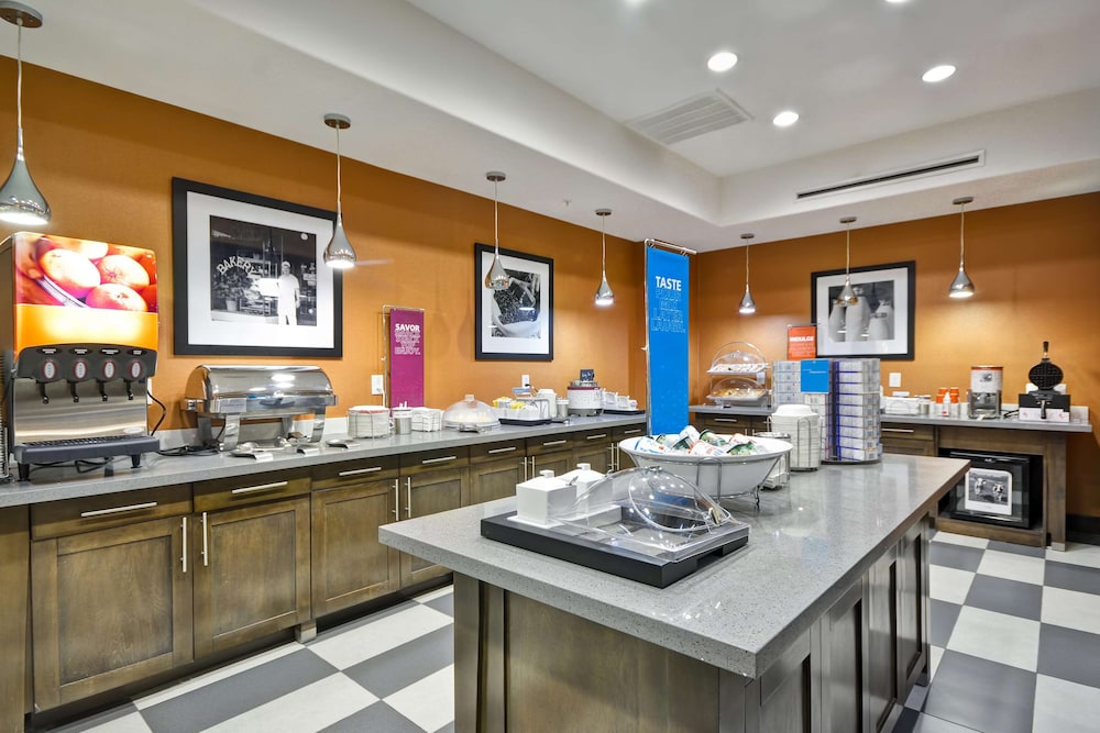 Hampton Inn Kenedy 44/57