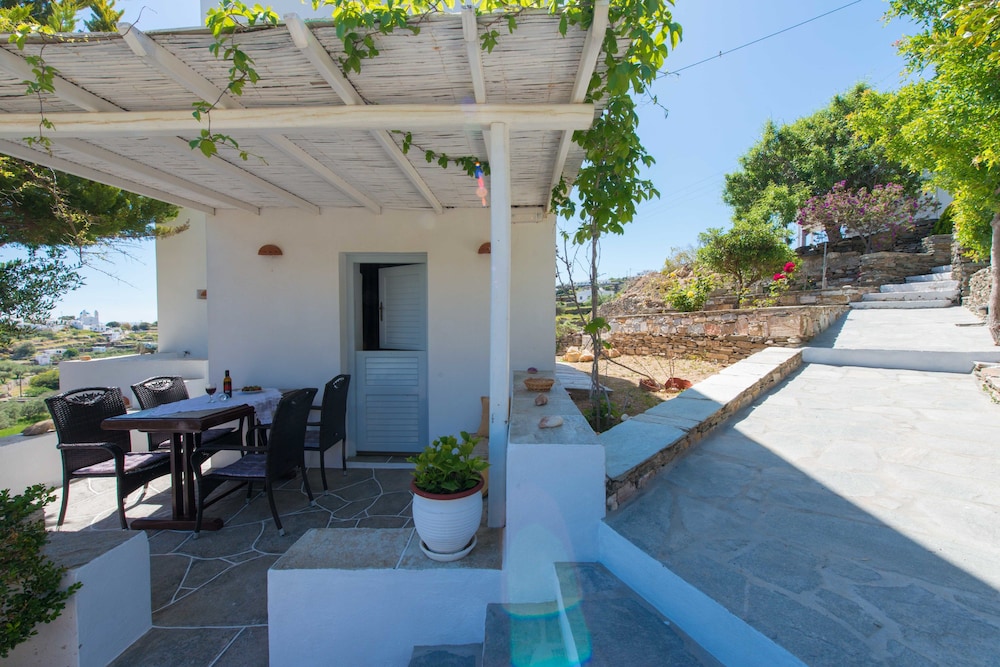 peristeronas house