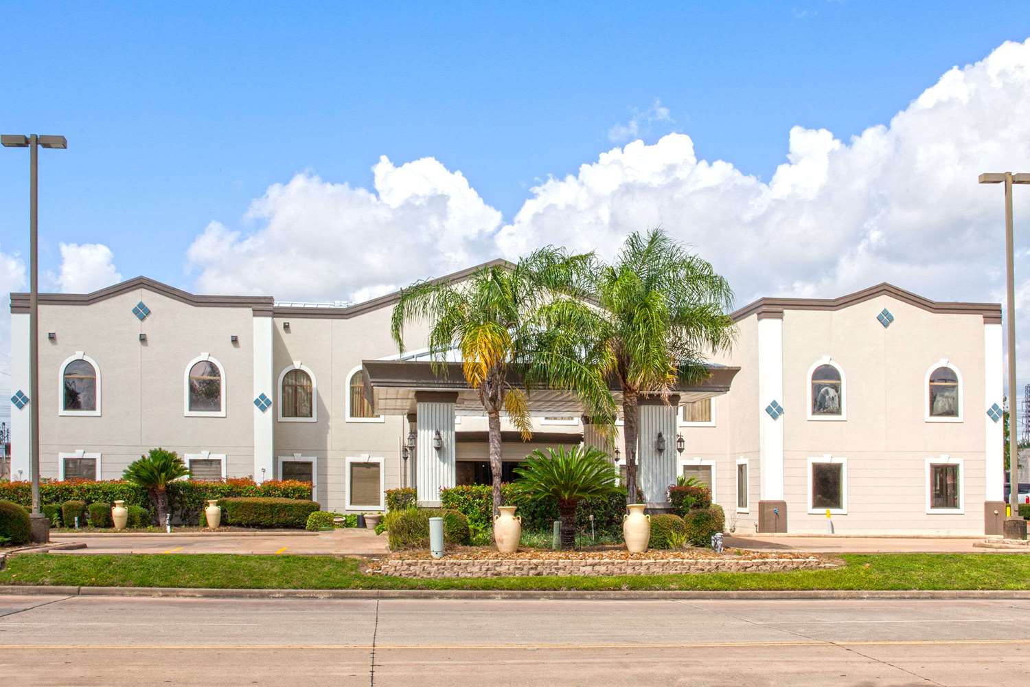 Days Inn & Suites by Wyndham NASA Space Center Houston 13/17