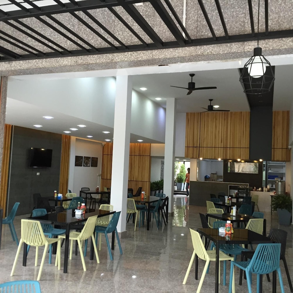 Atsakon Hotel 21/25