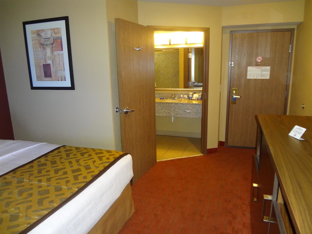 Best Western Plus Woodland Hills Hotel Suites 11/30