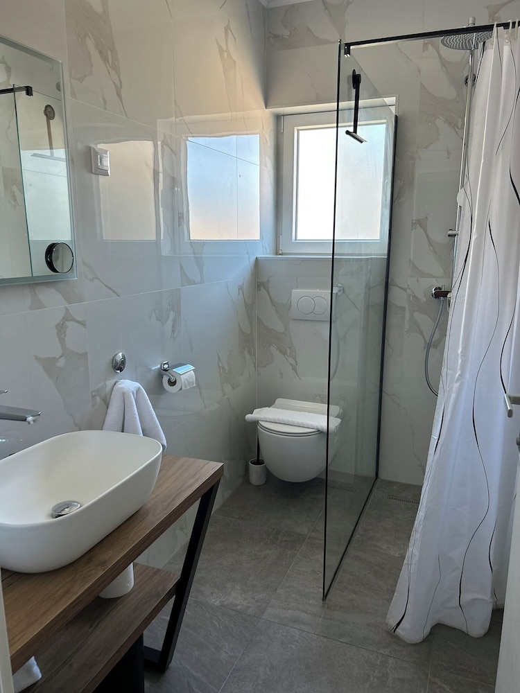 Hotel Vila Tina 48/50