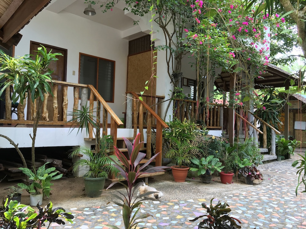 Golden Monkey Cottages 69/75