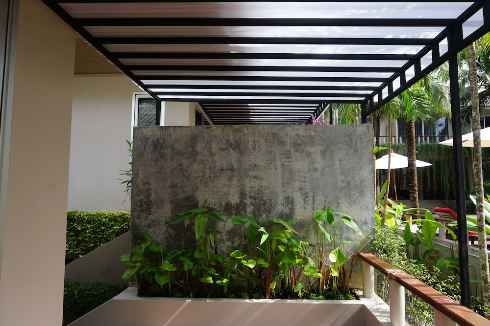 THE SIGNATURE PHUKET RESORT AND RESTAURANT 4/70
