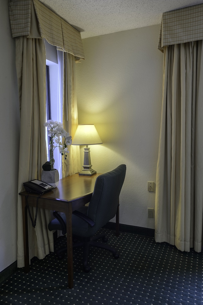 Residences at Daniel Webster 17/50