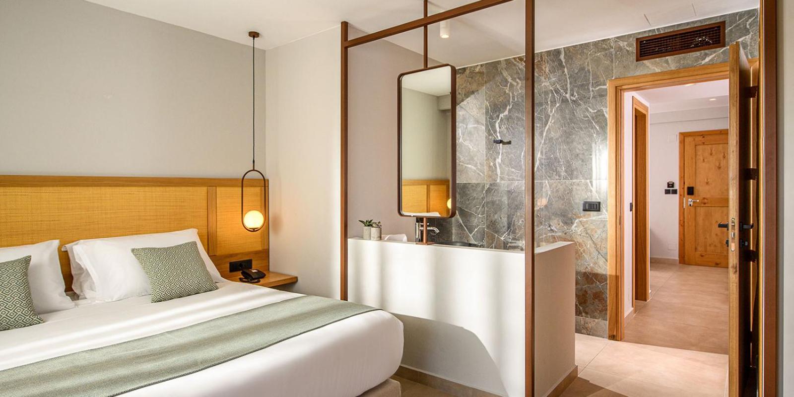 Family Suite, Shared Pool, Direct Pool Access