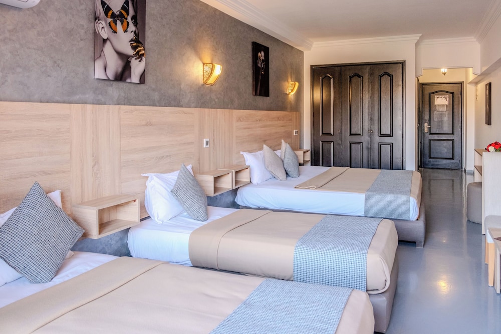 غرفة قياسية ثلاثية، Imperial Holiday Hotel 10/10