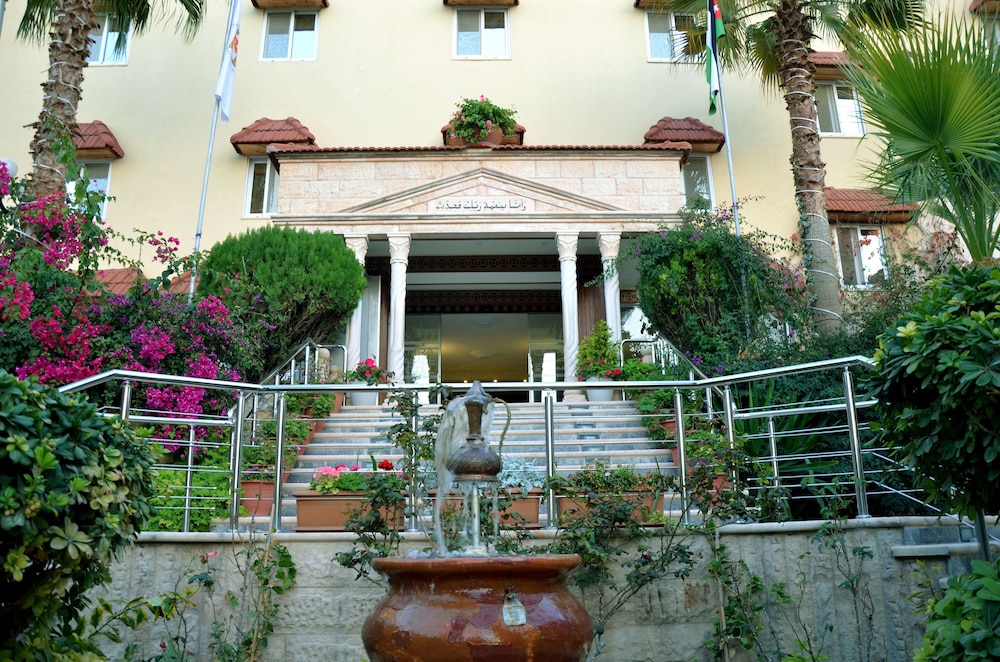 AMRA PALACE HOTEL 3/50