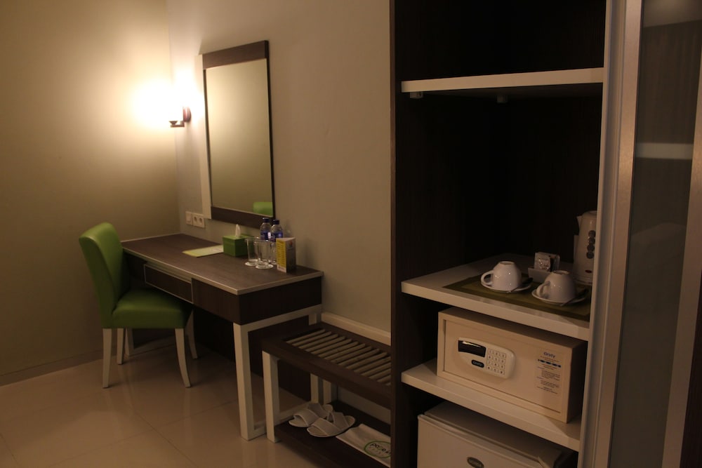 Pose In Hotel Solo 43/48