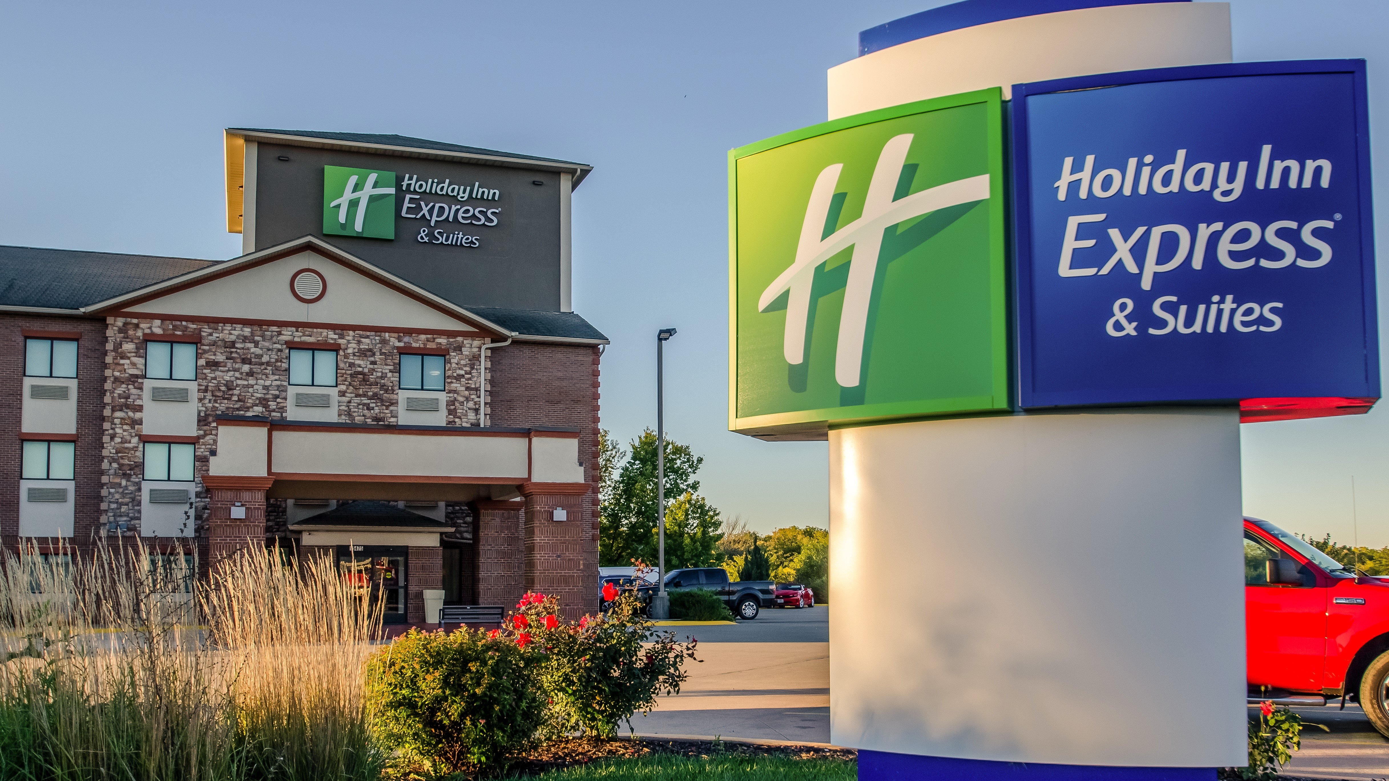 Holiday Inn Express And Suites Olathe South 4/48
