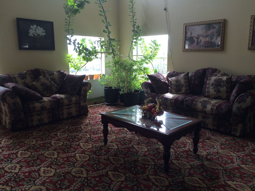 EXECUTIVE INN AND SUITES SCHULENBURG 16/20
