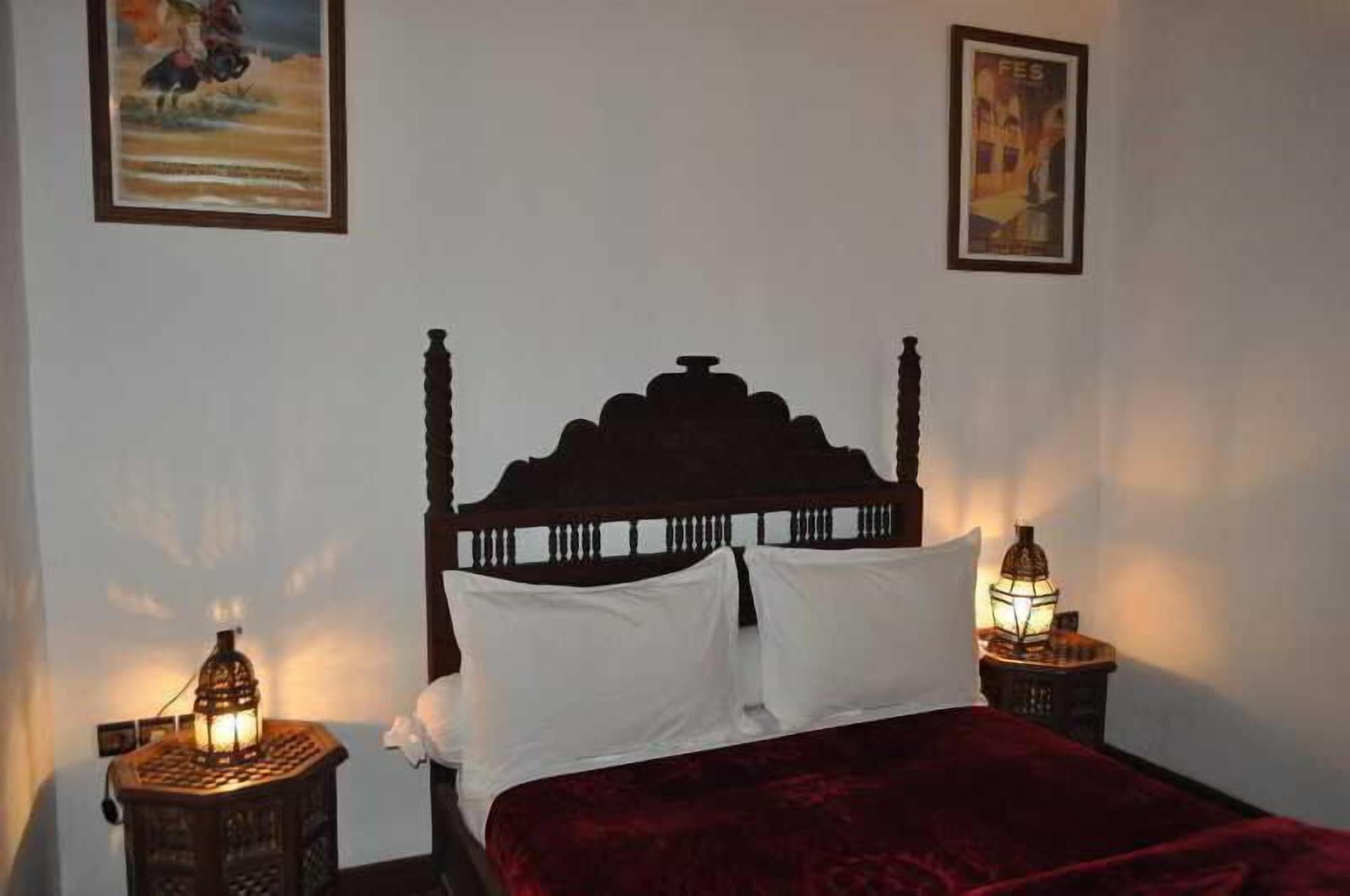 EXECUTIVE, QUEEN BED, POOL VIEW