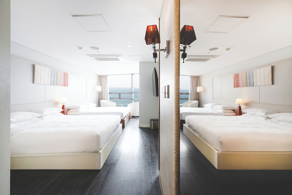 Sunset Hotel 26/50