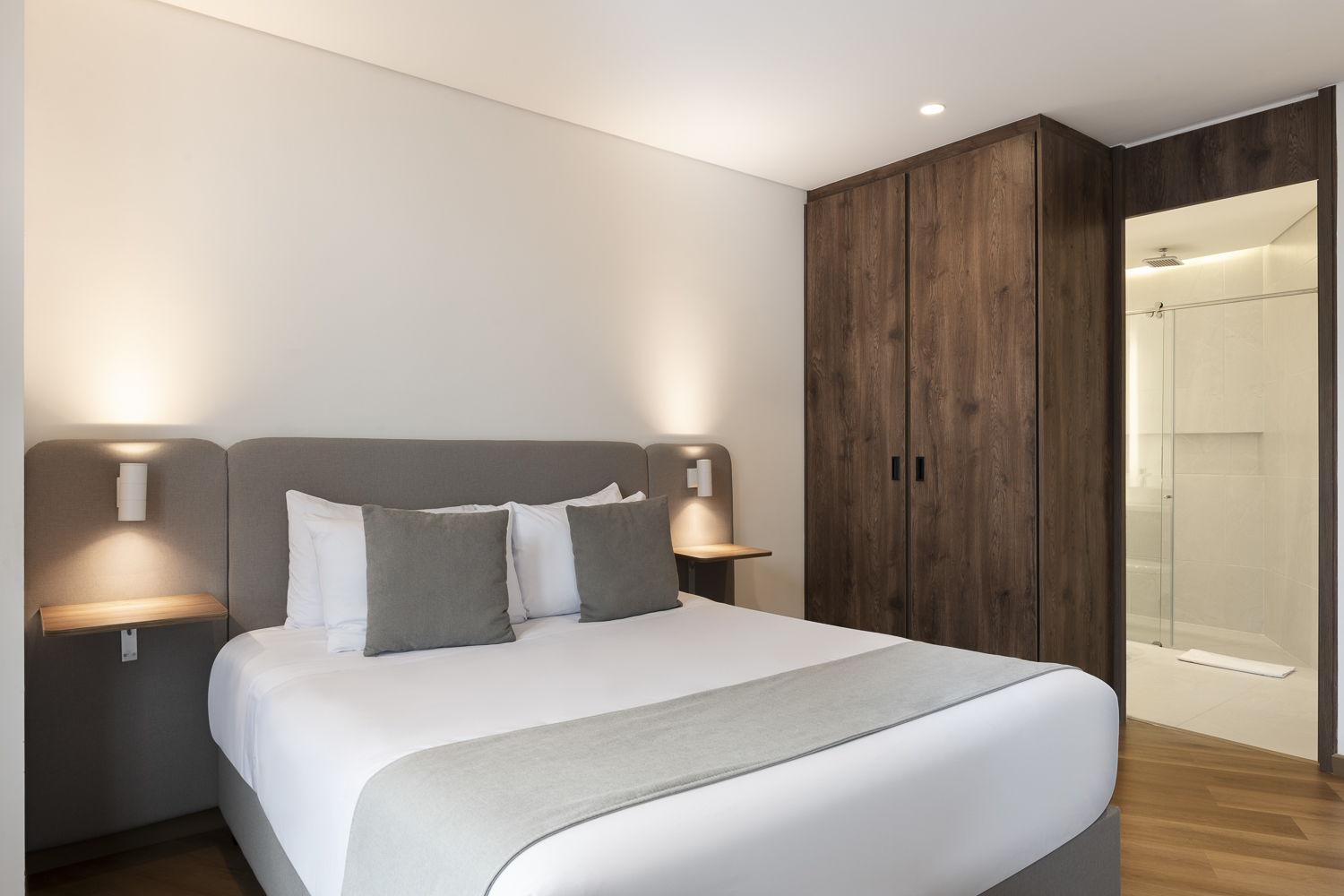 Suite, Apartment