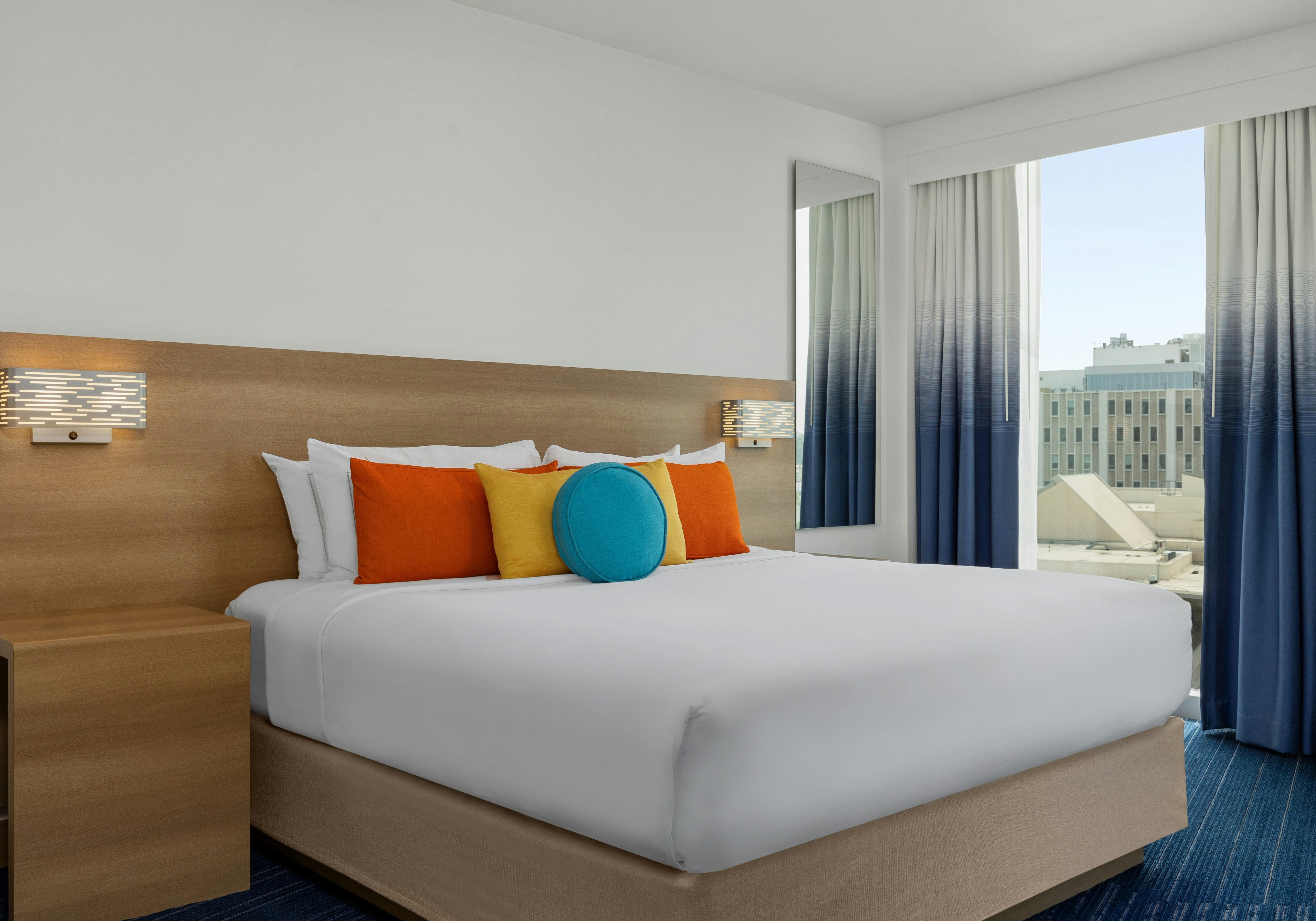 SUITE, KING BED, MOUNTAIN VIEW