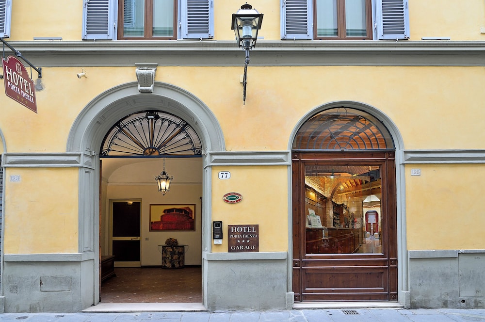 Hotel Porta Faenza 13/87