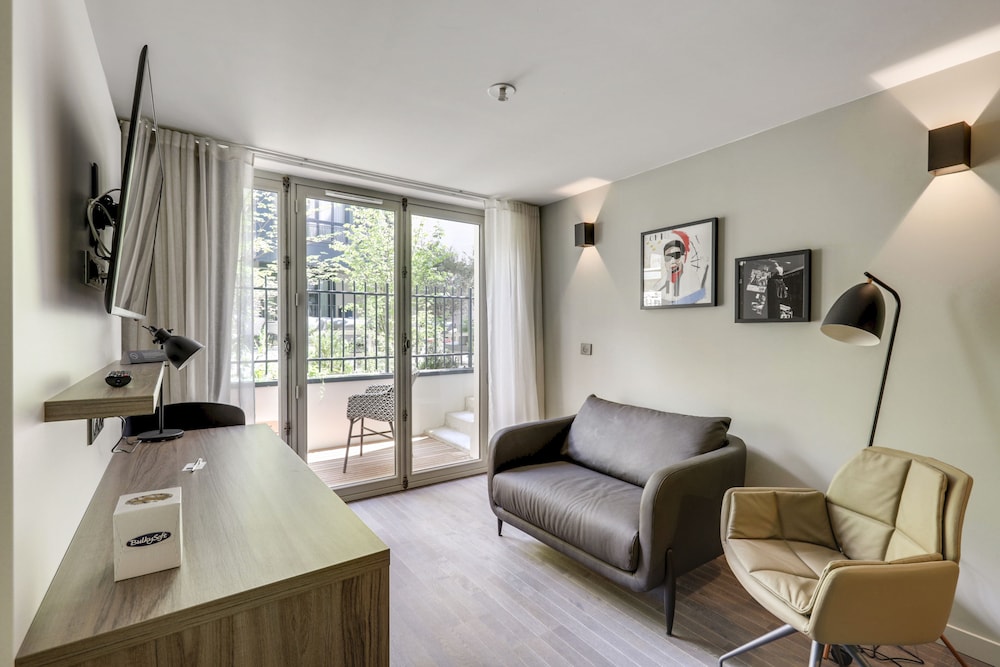 Le Triomphe Paris 48/59