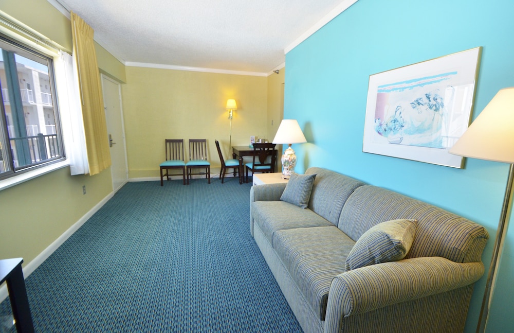 Cayman Suites Hotel 51/80