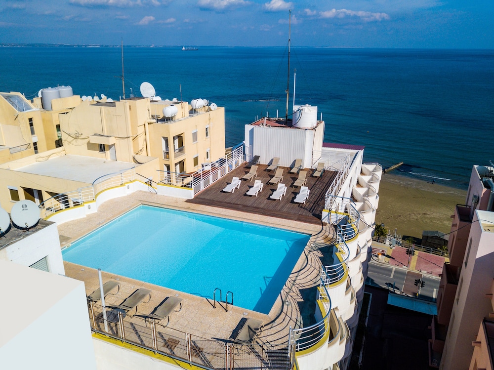 Flamingo Beach Hotel 6/35