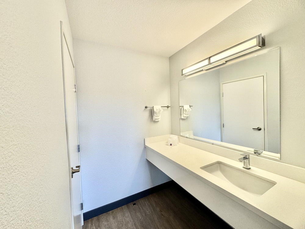 Motel6 Bellflower, CA - Los Angeles 61/65